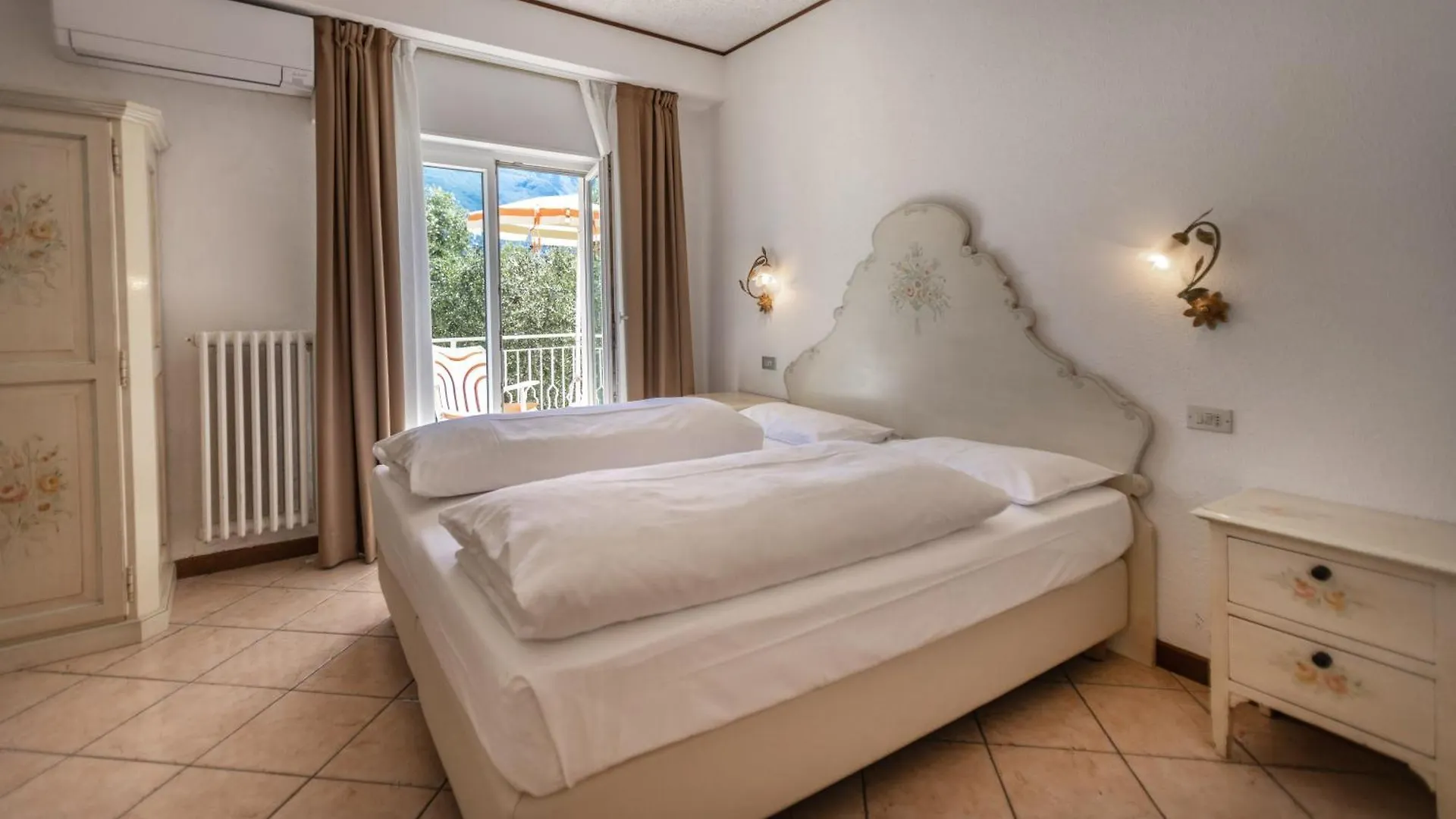 **  Hotel Villa Margherita Limone sul Garda Italia