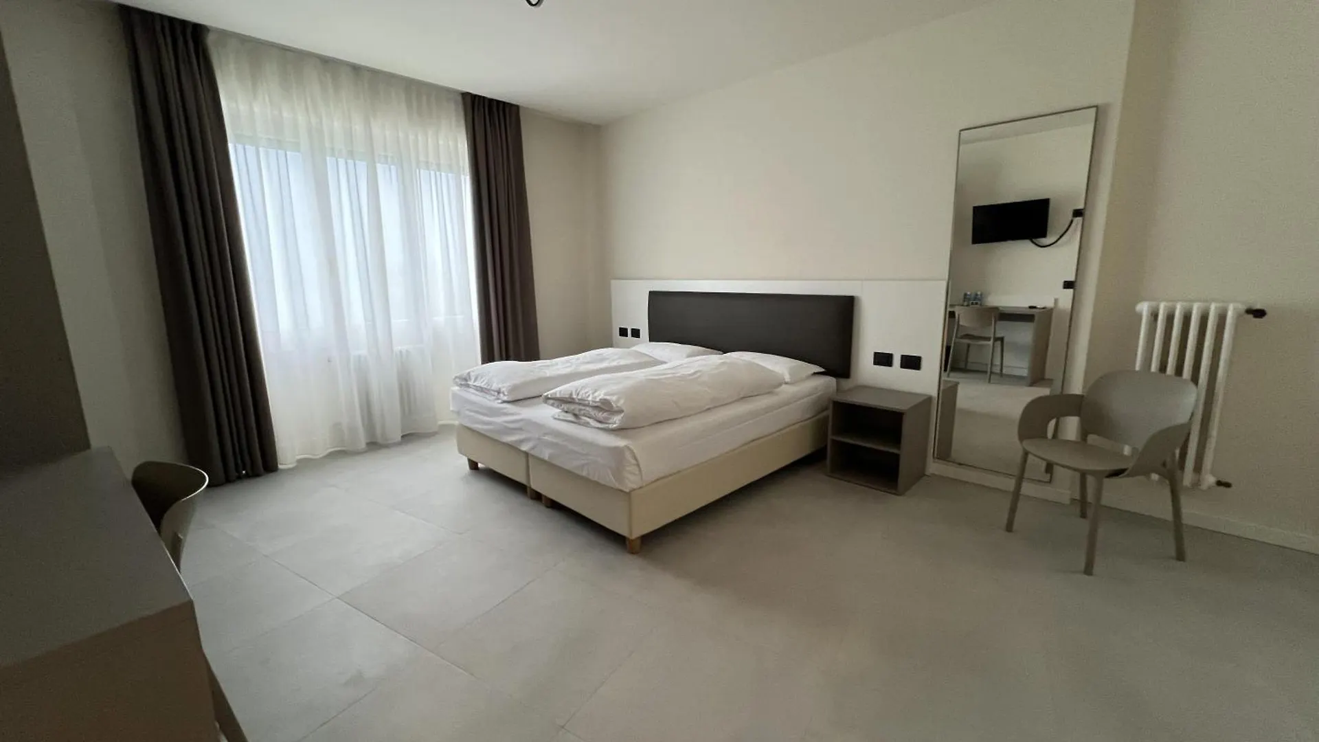 **  Hotel Villa Margherita Limone sul Garda Italia
