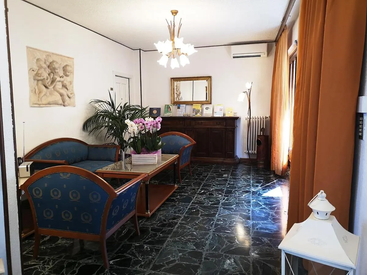 לימונה סול גרדה Hotel Villa Margherita 2*, לימונה סול גרדה איטליה