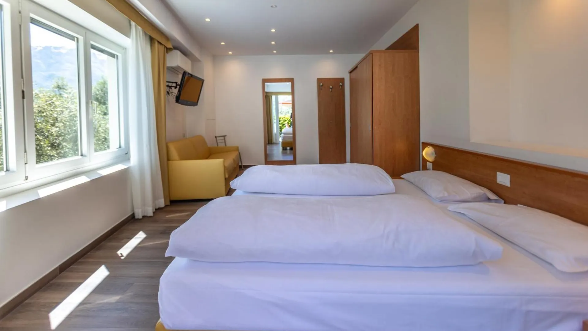 לימונה סול גרדה Hotel Villa Margherita  לימונה סול גרדה