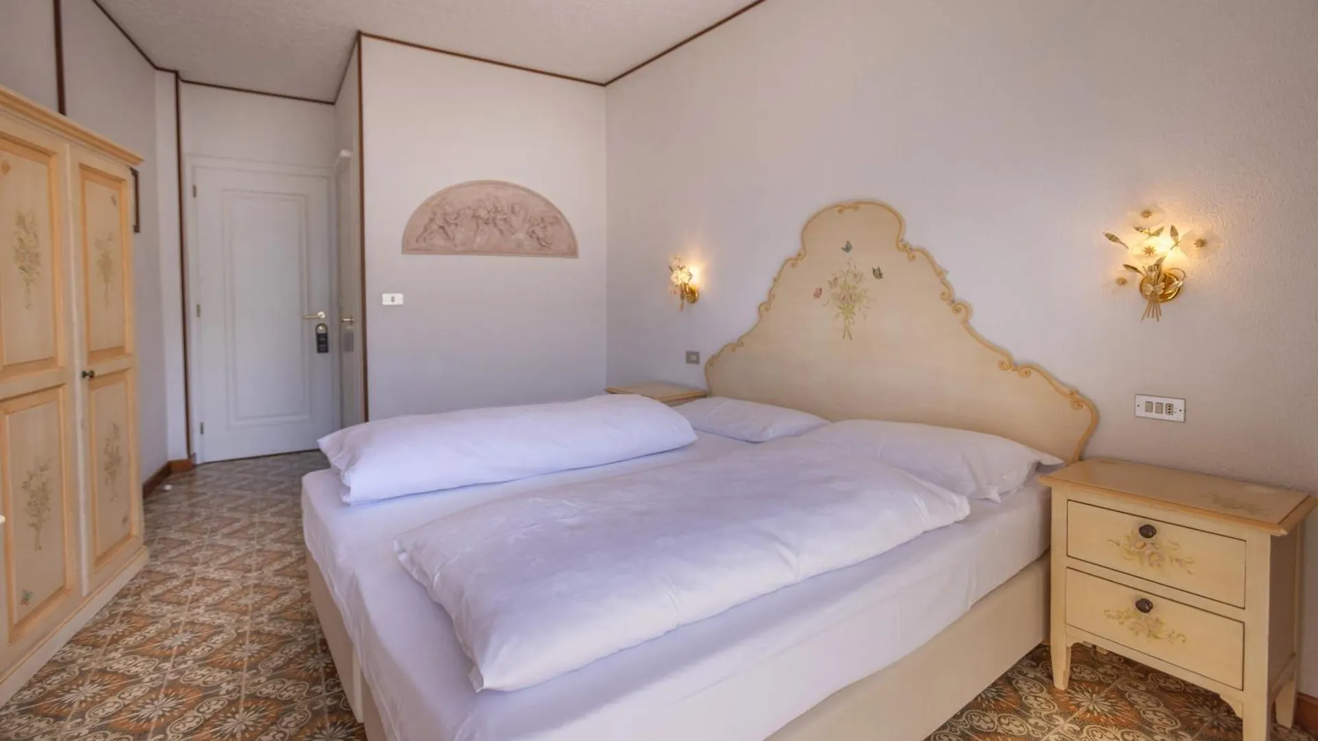 **  לימונה סול גרדה Hotel Villa Margherita איטליה