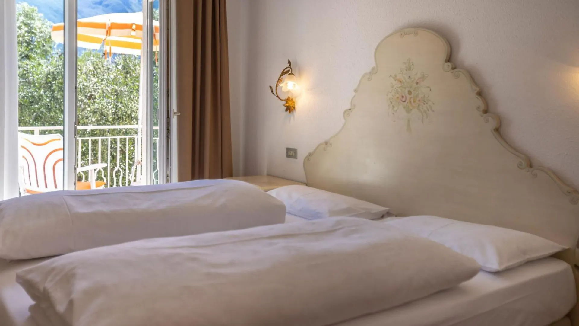 לימונה סול גרדה Hotel Villa Margherita 2*, לימונה סול גרדה