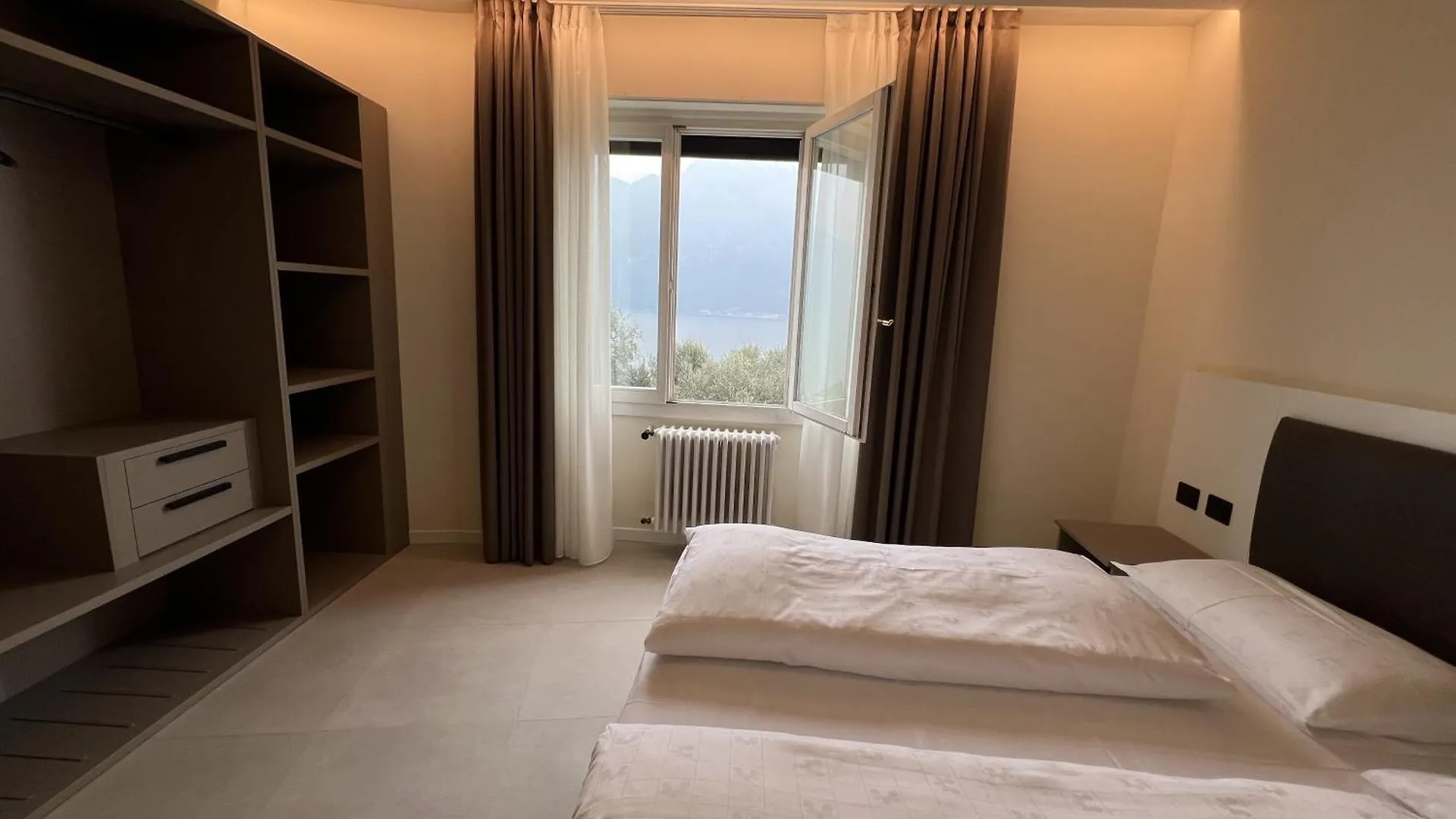לימונה סול גרדה Hotel Villa Margherita 2*, לימונה סול גרדה איטליה
